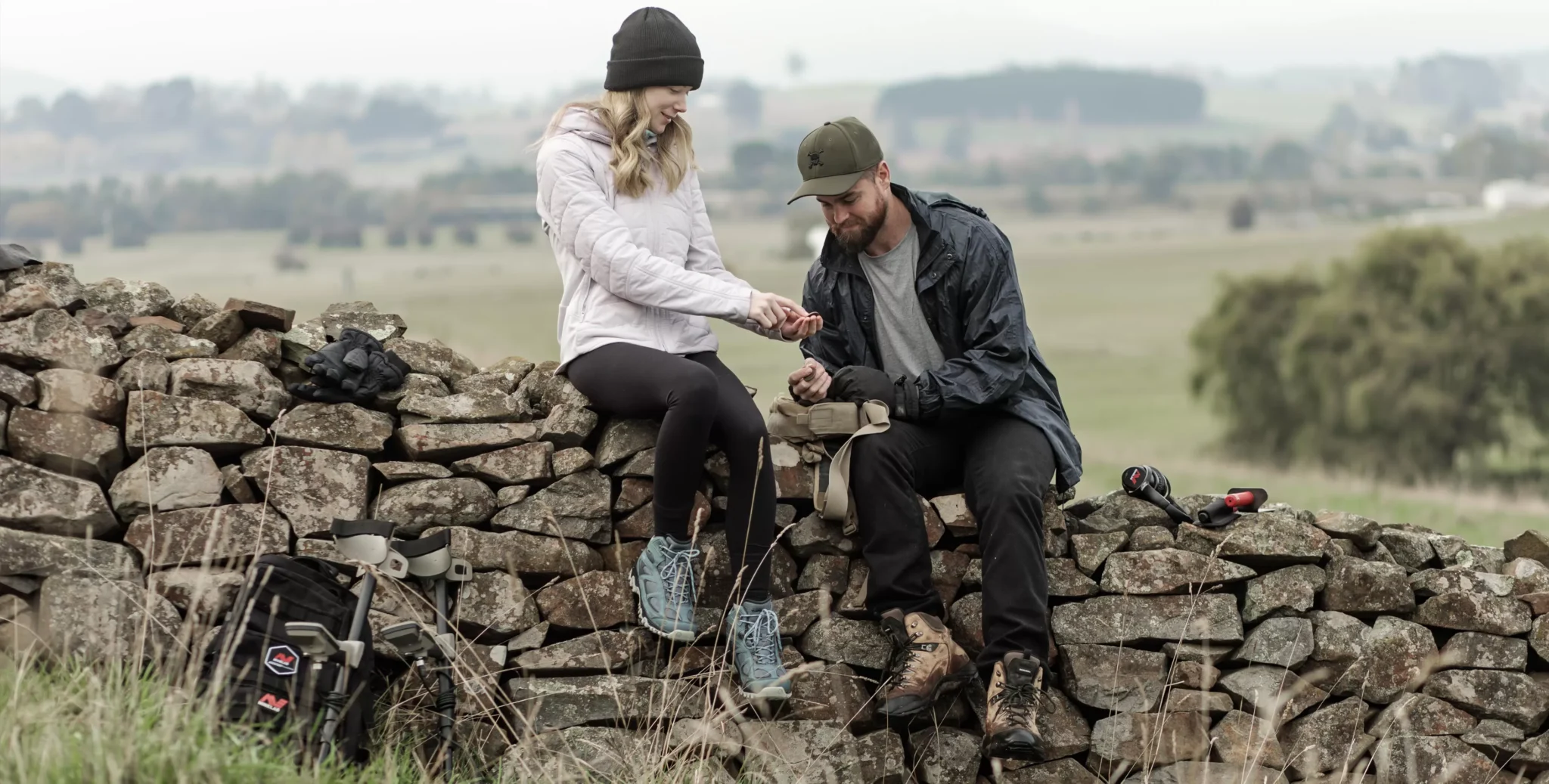 XTE-couple-wall-find